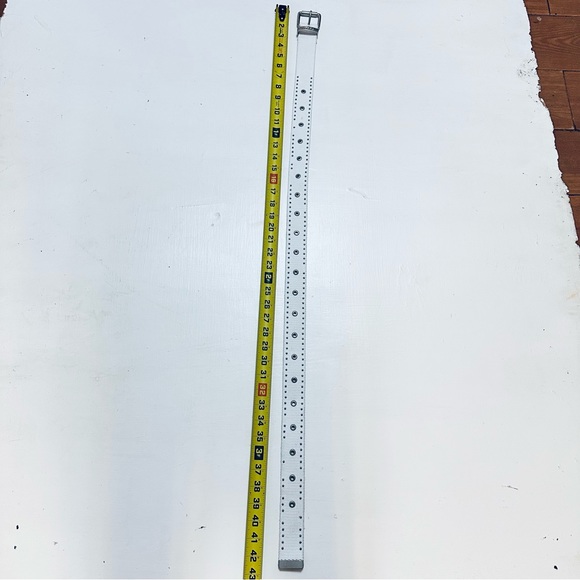 mudd white belt size M with rivets - Picture 6 of 7